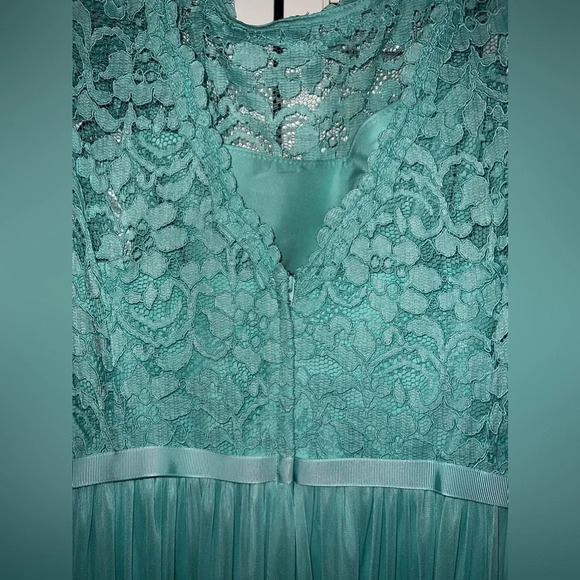 NWT Davids Bridal Long Lace Mesh Bridesmaid Dress - Picture 5 of 9